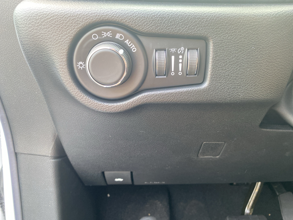 2027 Chrysler Pacifica representative vehicle photo