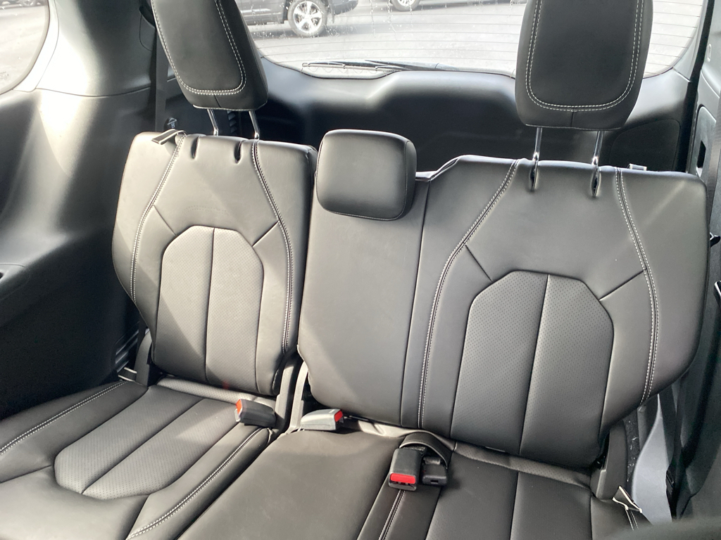 2027 Chrysler Pacifica representative vehicle photo