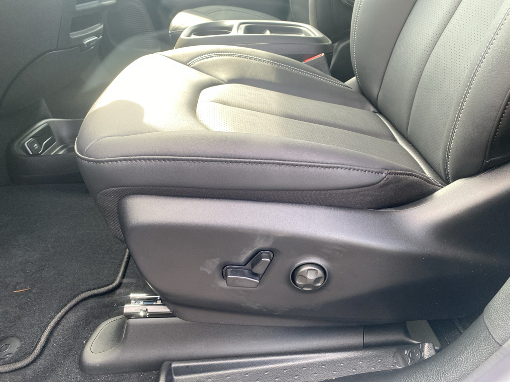 2027 Chrysler Pacifica representative vehicle photo