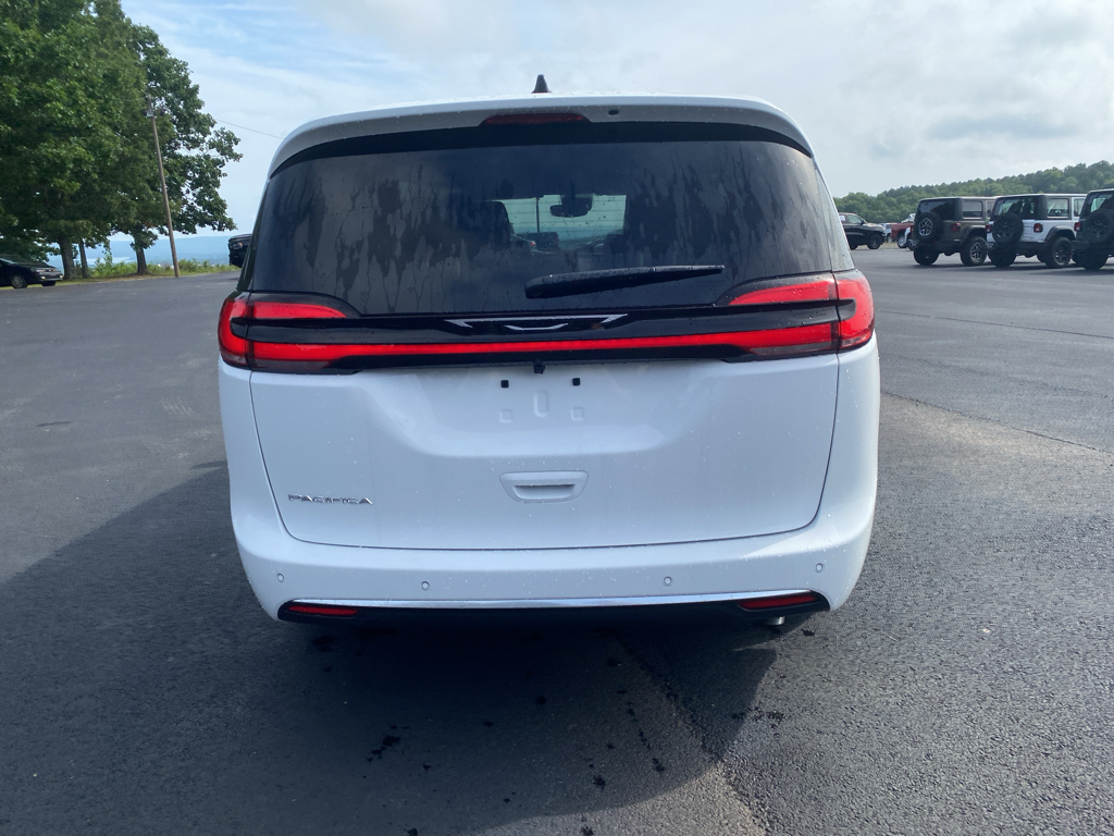 2027 Chrysler Pacifica representative vehicle photo