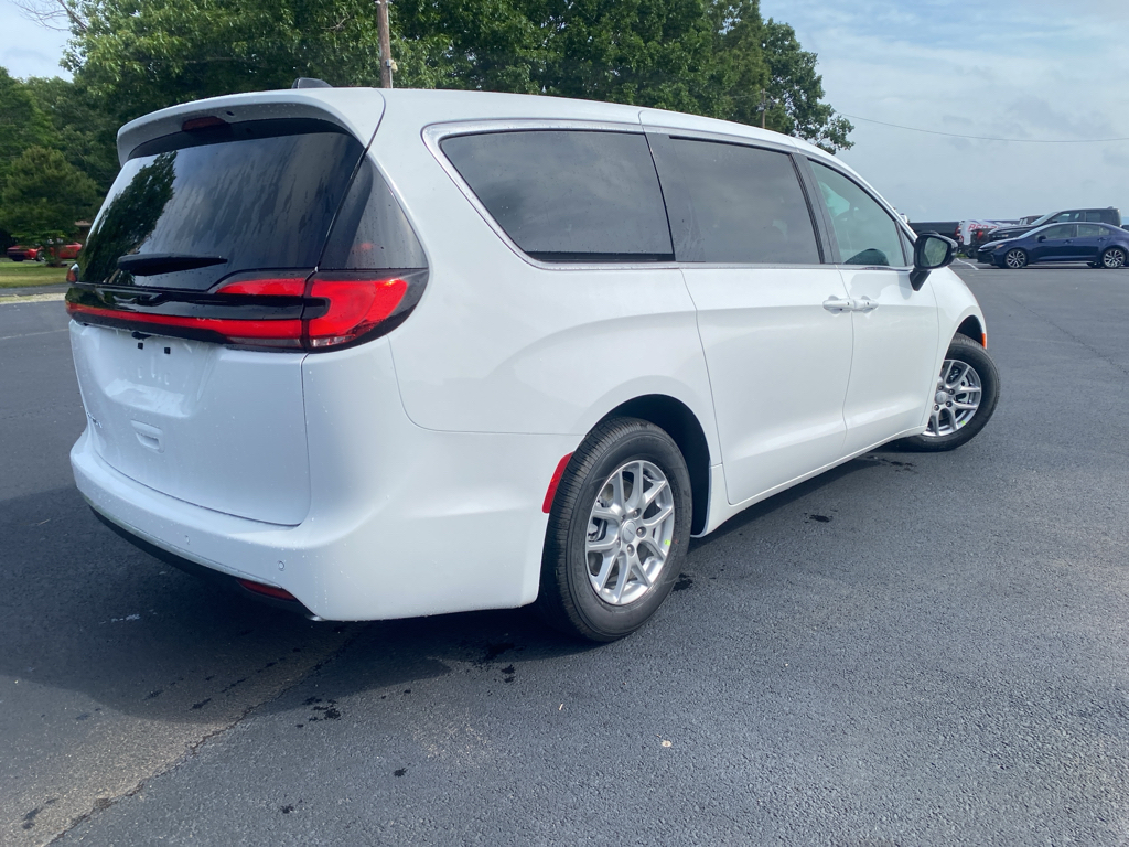 2027 Chrysler Pacifica representative vehicle photo