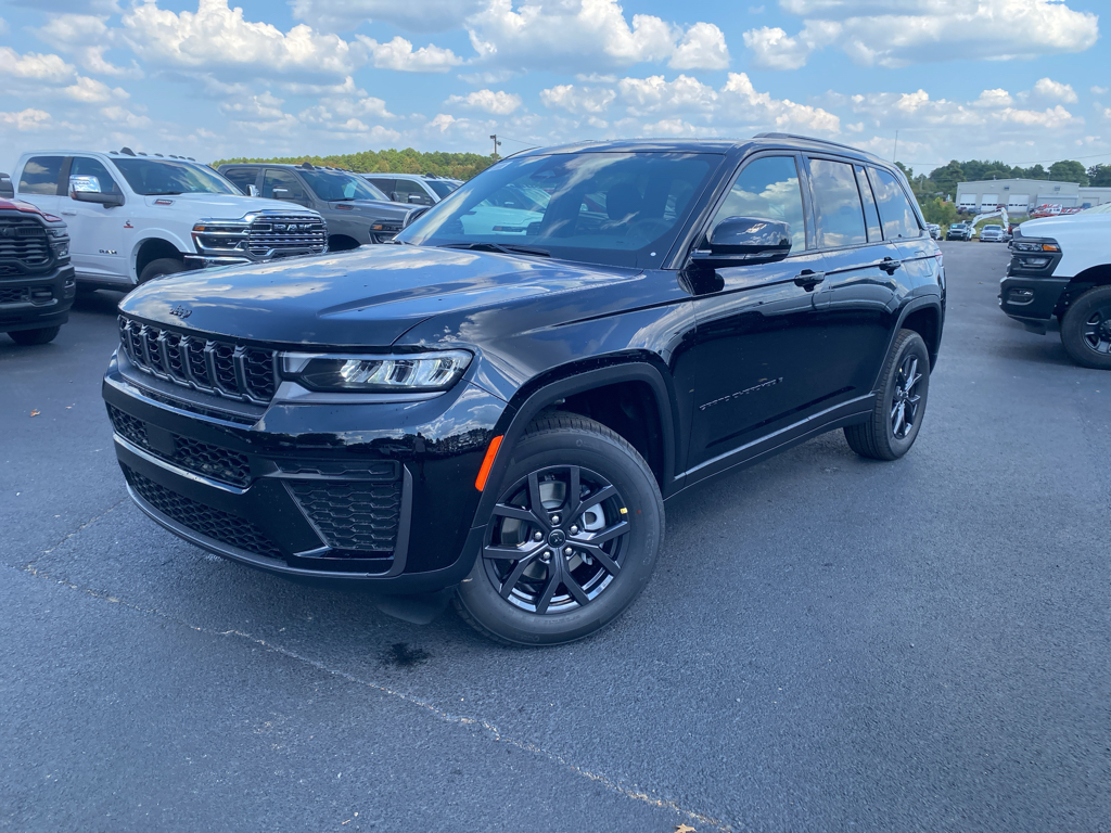 2027 Jeep Grand Cherokee Laredo Altitude photo 1