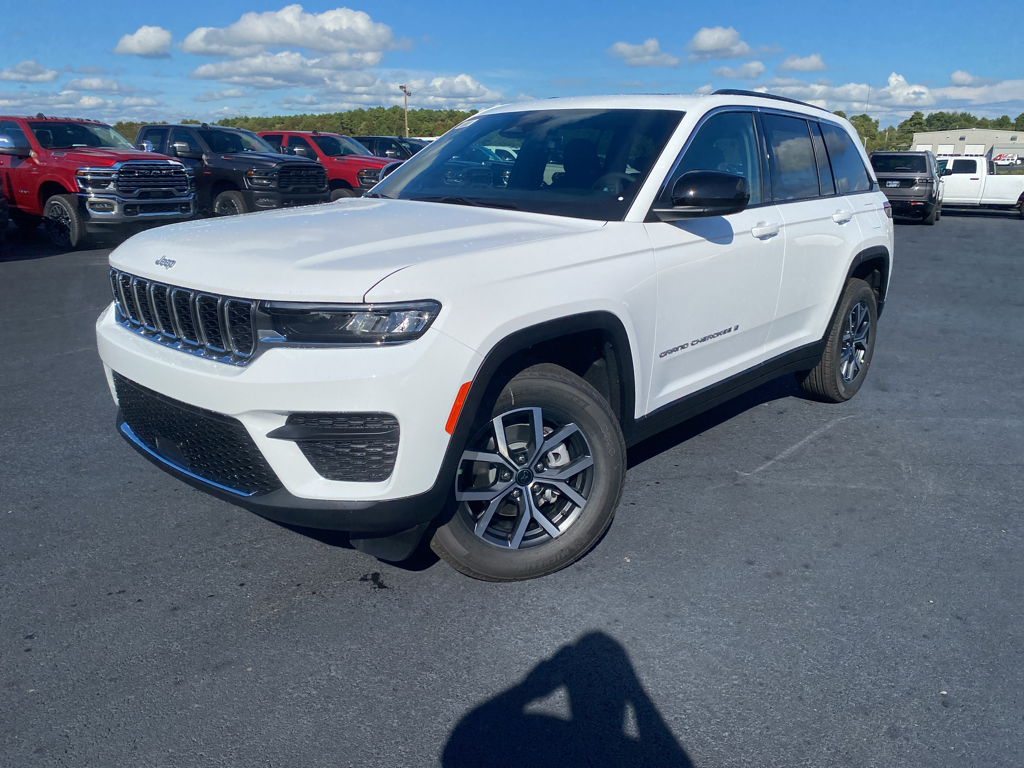2027 Jeep Grand Cherokee Laredo X photo 1