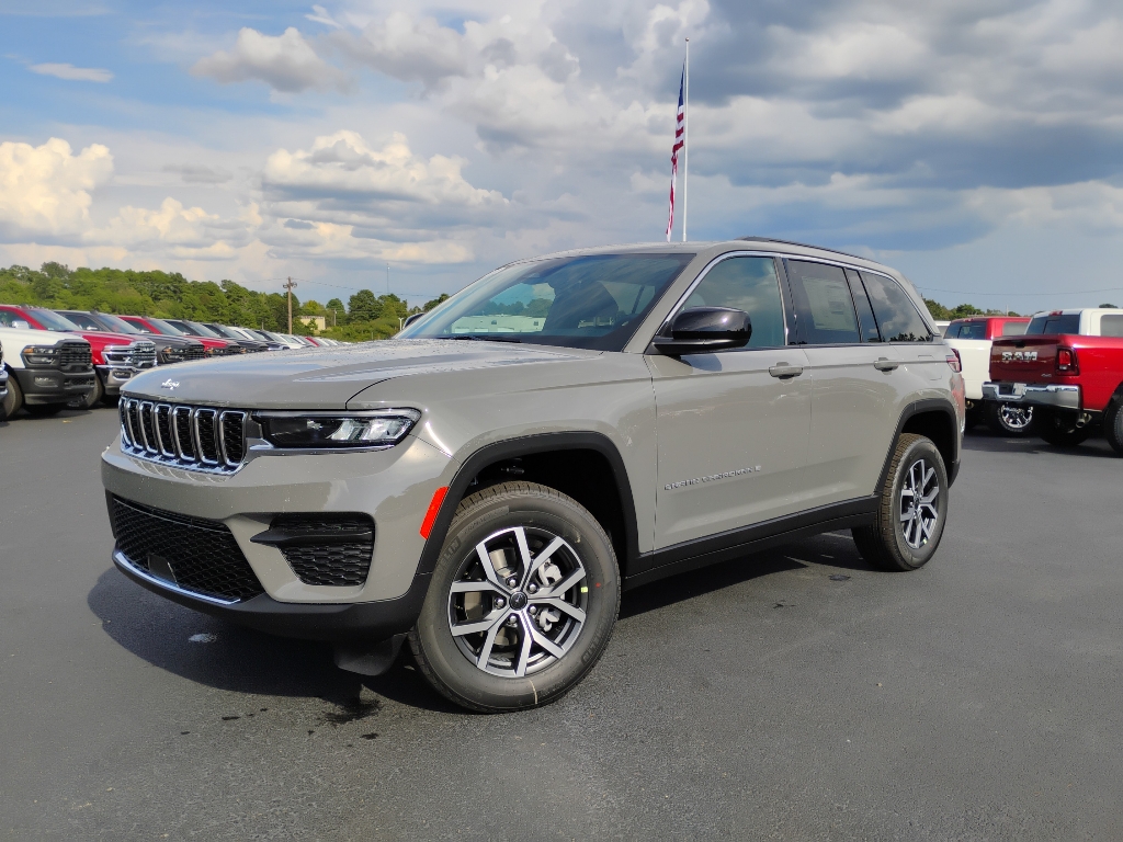 2027 Jeep Grand Cherokee Laredo X photo 1