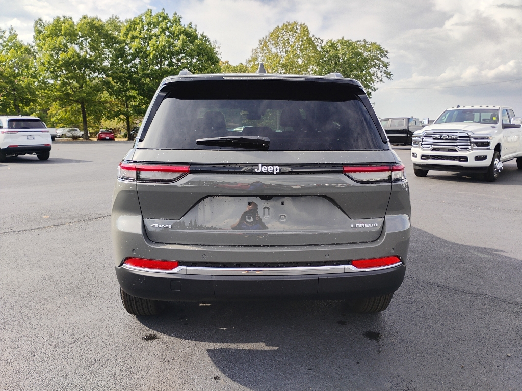 2027 Jeep Grand Cherokee Laredo X photo 6
