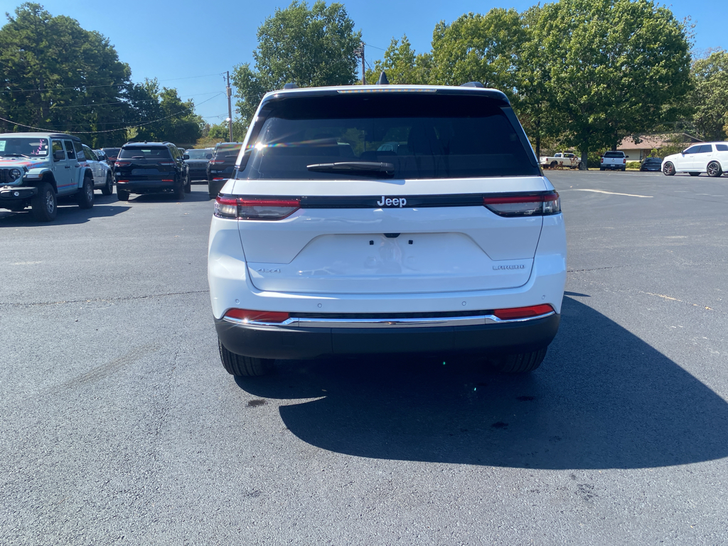 2027 Jeep Grand Cherokee Laredo X photo 6