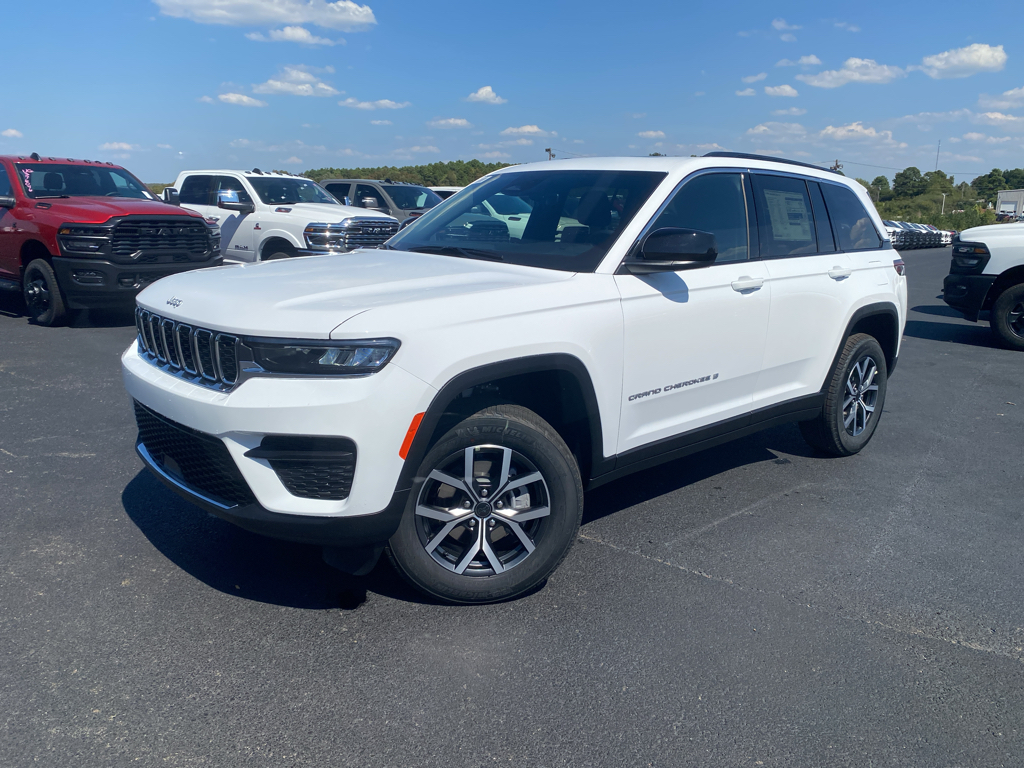 2027 Jeep Grand Cherokee Laredo X photo 1