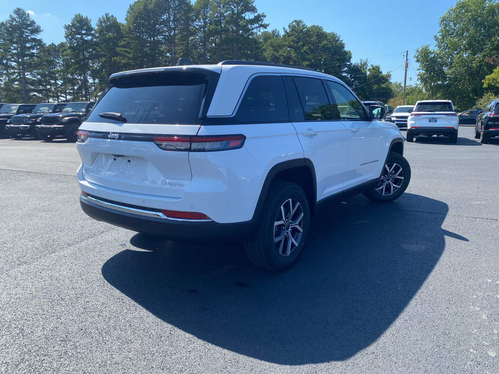 2027 Jeep Grand Cherokee Laredo X photo 5