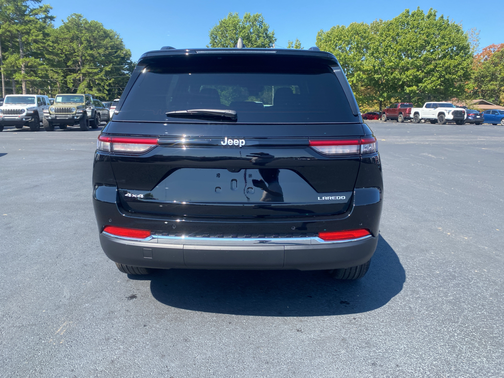 2027 Jeep Grand Cherokee Laredo X photo 6