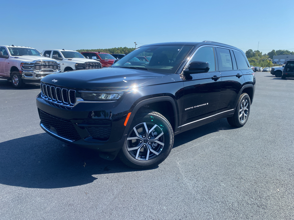 2027 Jeep Grand Cherokee Laredo X photo 1