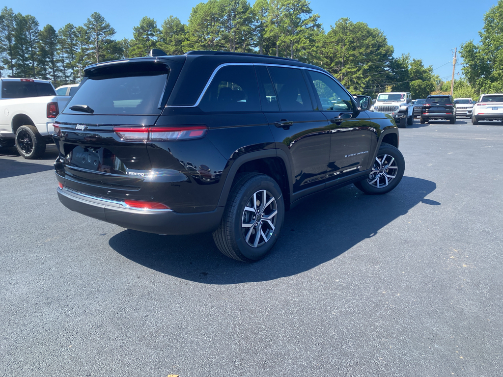 2027 Jeep Grand Cherokee Laredo X photo 5