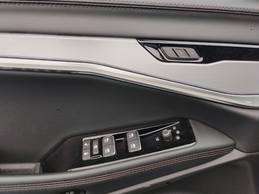 2025 Jeep Wagoneer S representative vehicle photo