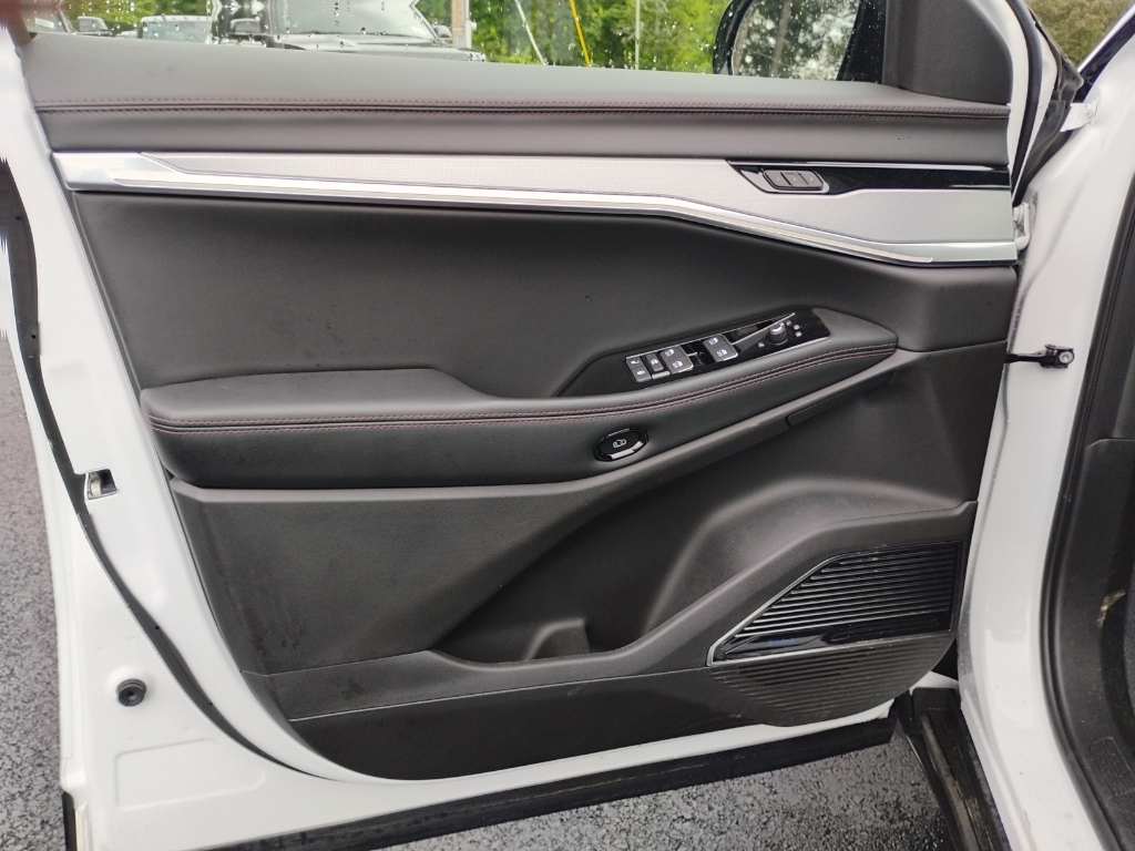 2025 Jeep Wagoneer S representative vehicle photo