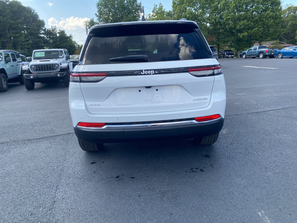 2027 Jeep Grand Cherokee Laredo photo 6