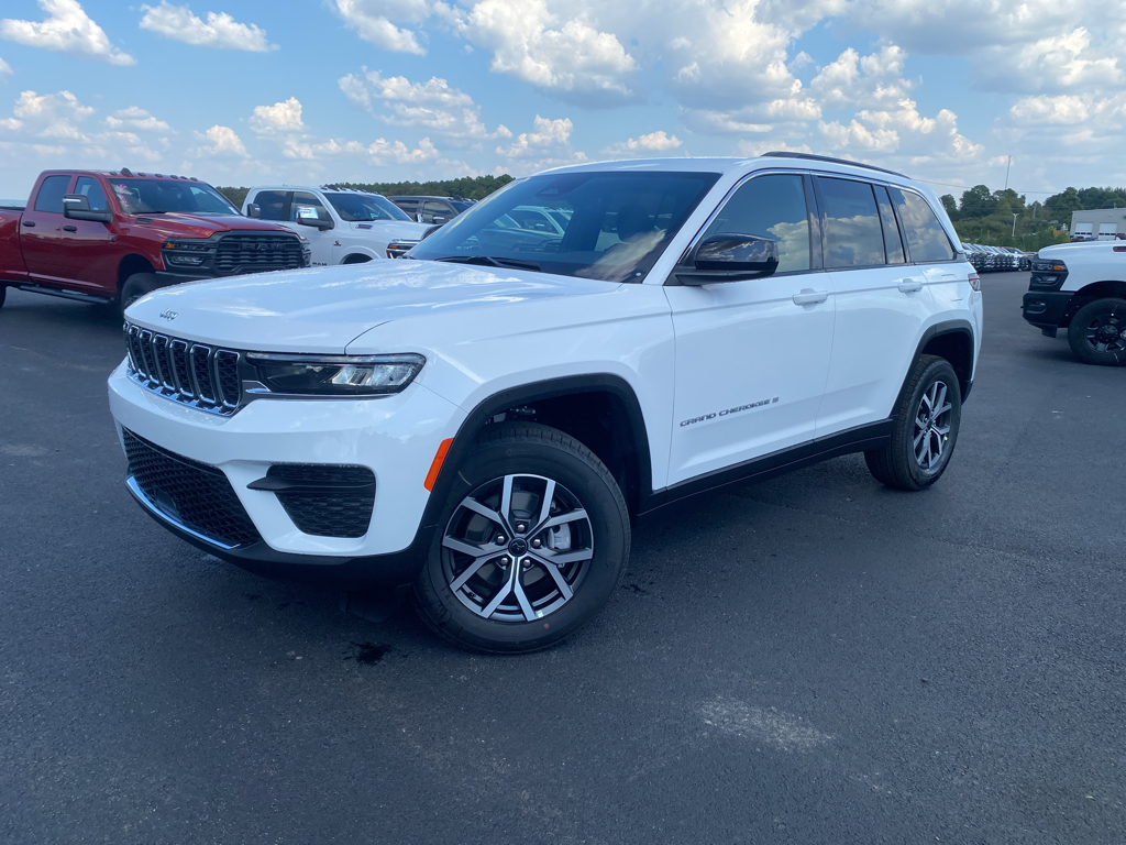2027 Jeep Grand Cherokee Laredo photo 1