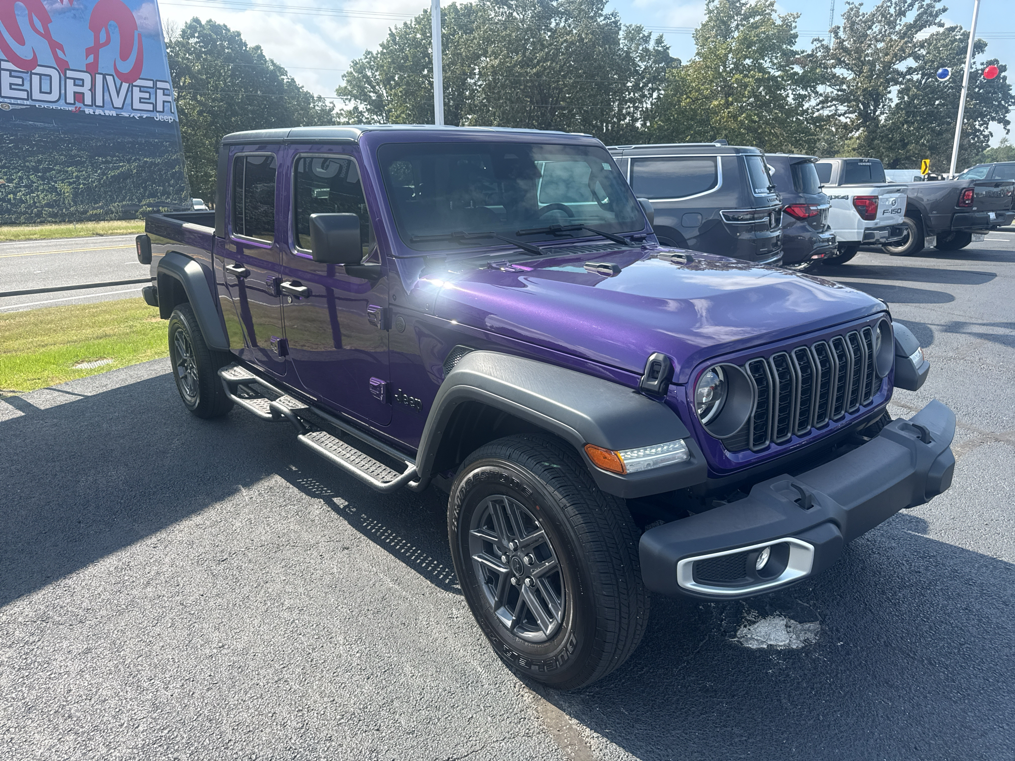 2026 Jeep Gladiator Sport S photo 3