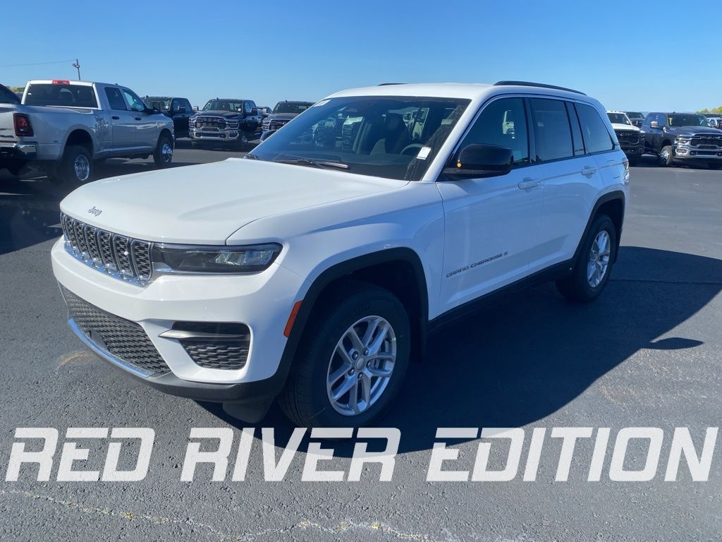 2026 Jeep Grand Cherokee Laredo 4x4's photo
