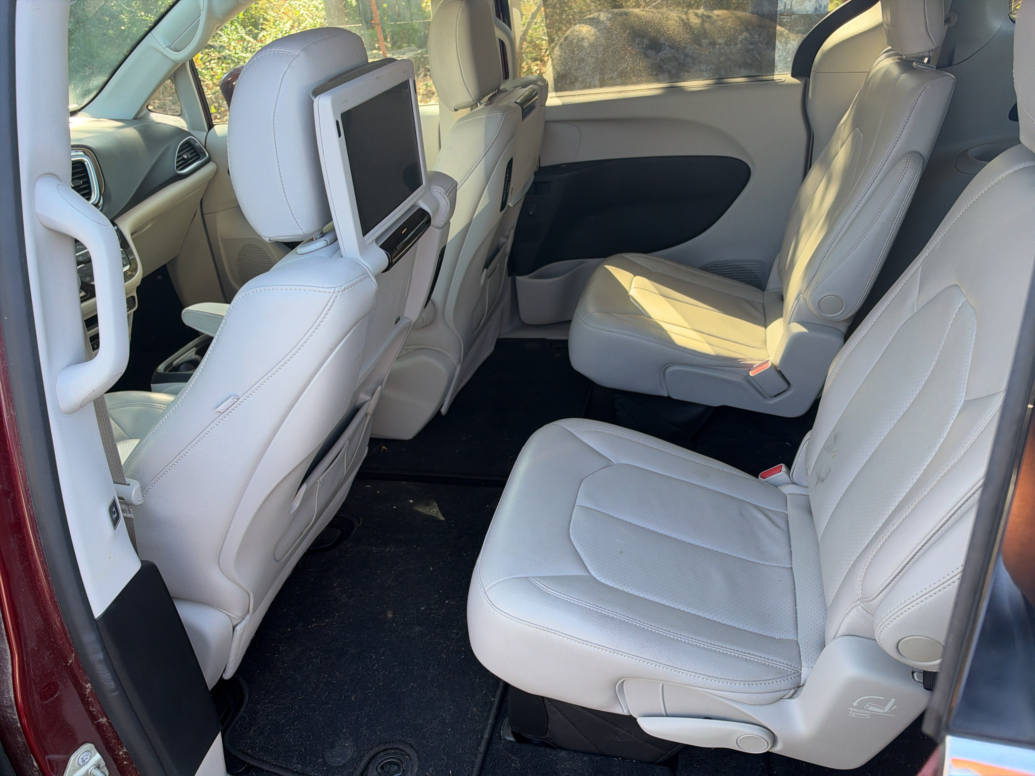 2017 Chrysler Pacifica Touring-L Plus photo 3