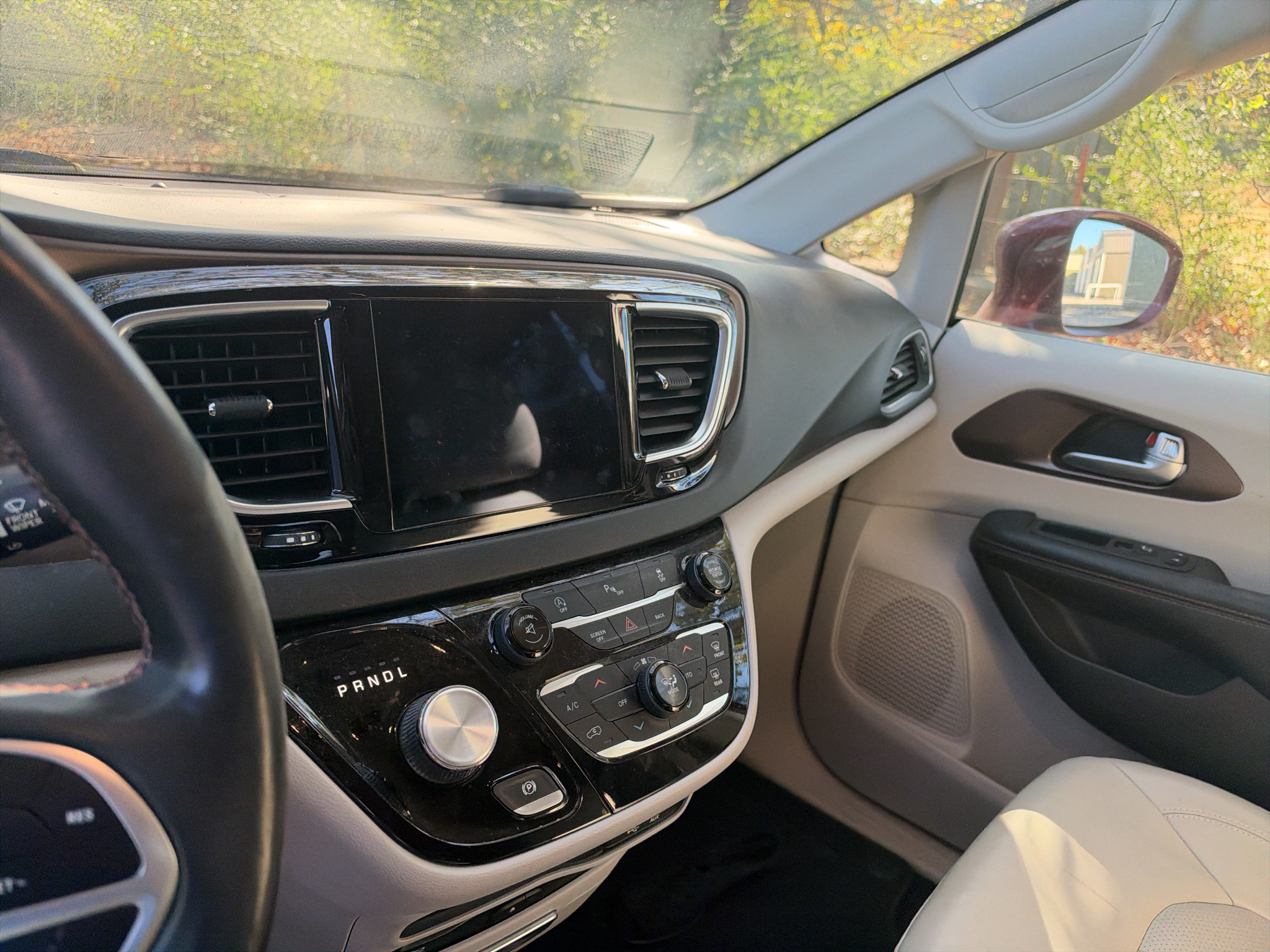 2017 Chrysler Pacifica Touring-L Plus photo 5