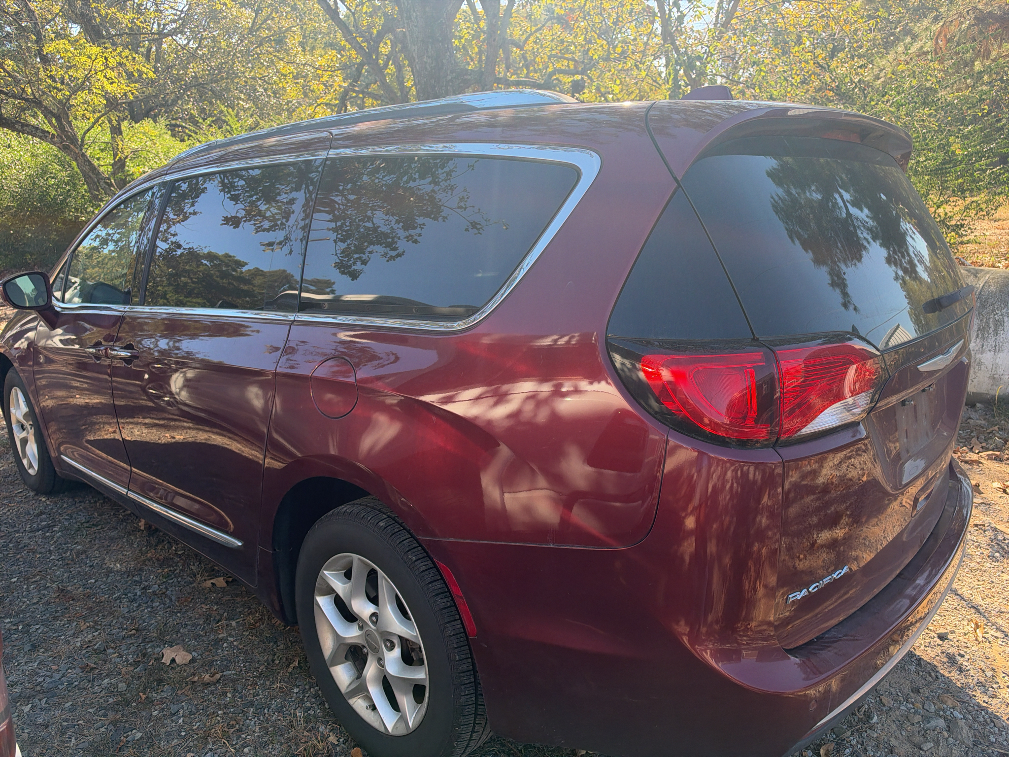 2017 Chrysler Pacifica Touring-L Plus photo 2