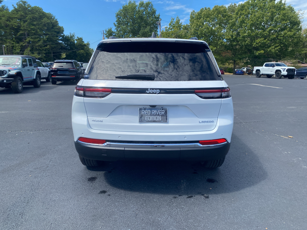 2027 Jeep Grand Cherokee Laredo photo 6
