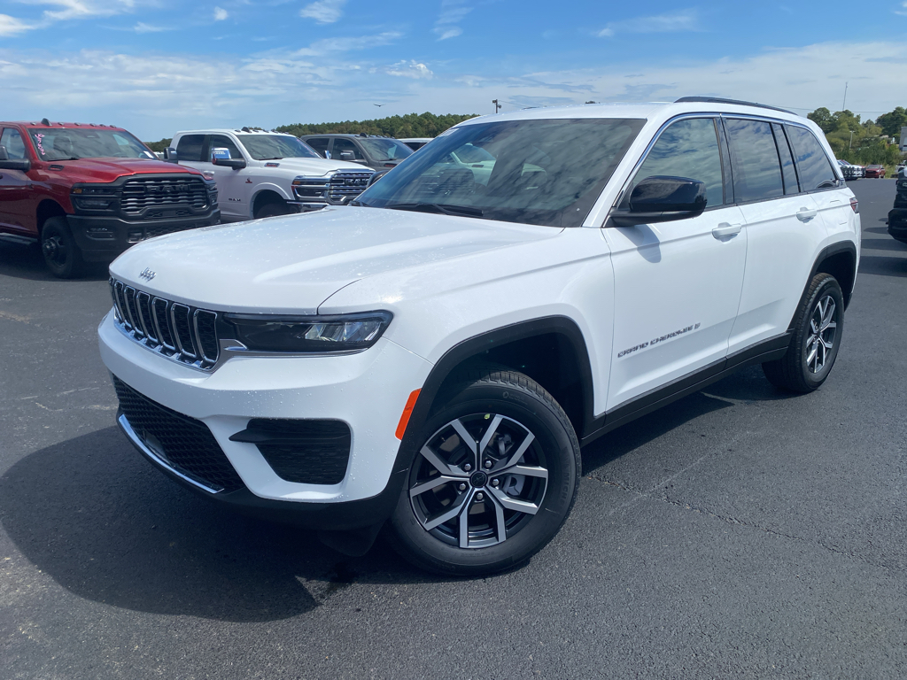 2027 Jeep Grand Cherokee Laredo photo 1