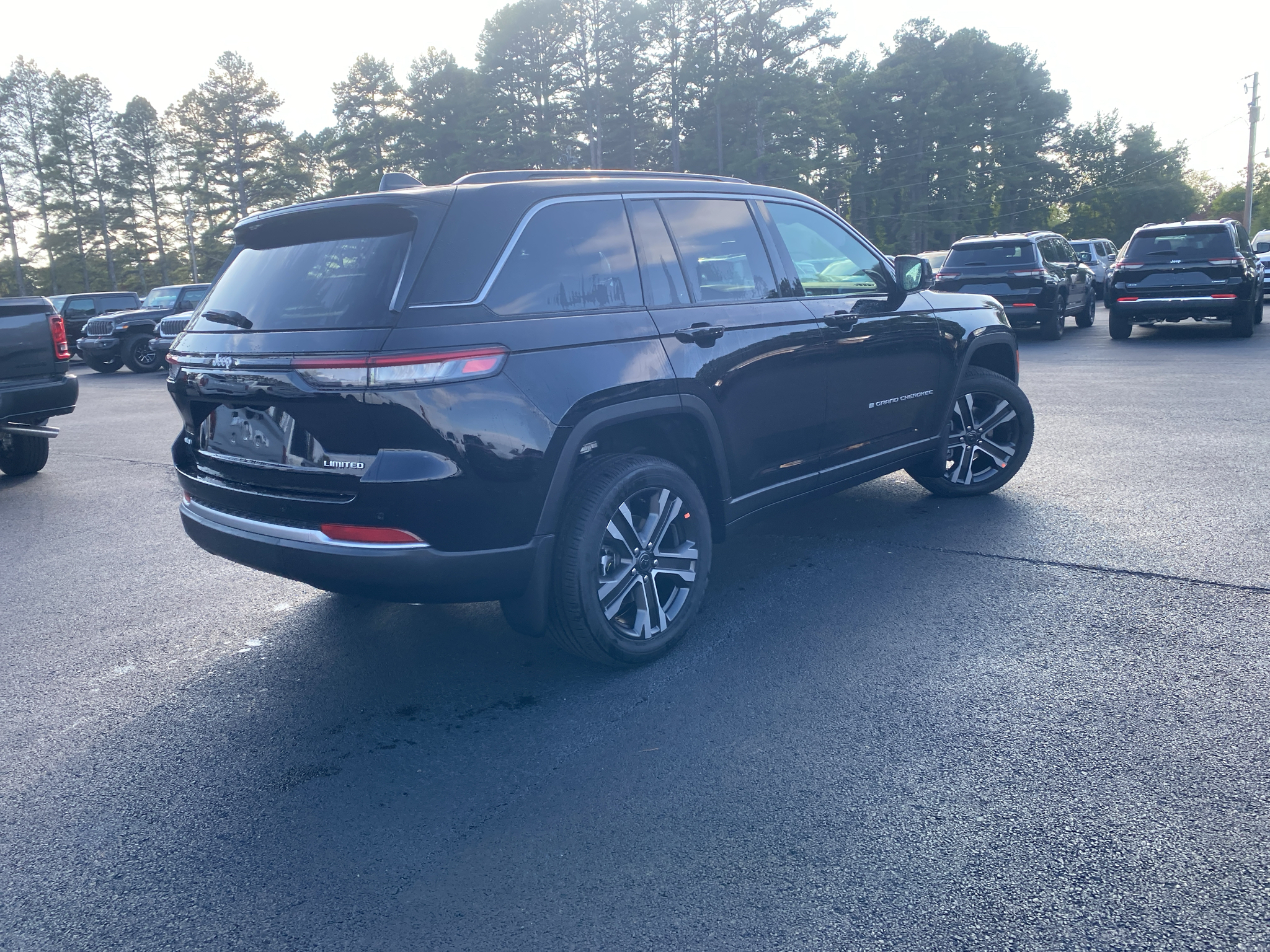 2027 Jeep Grand Cherokee Limited photo 5