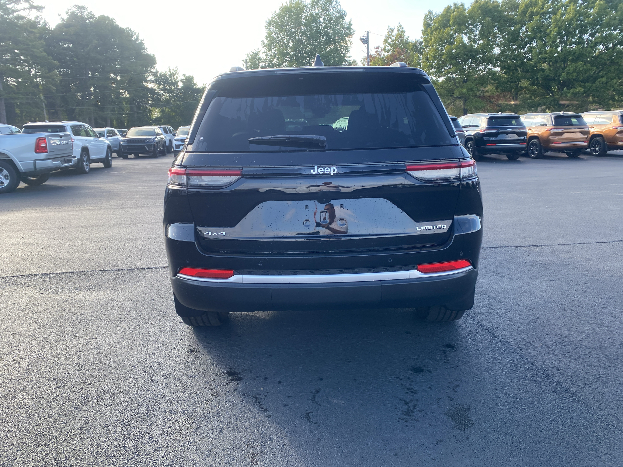 2027 Jeep Grand Cherokee Limited photo 6