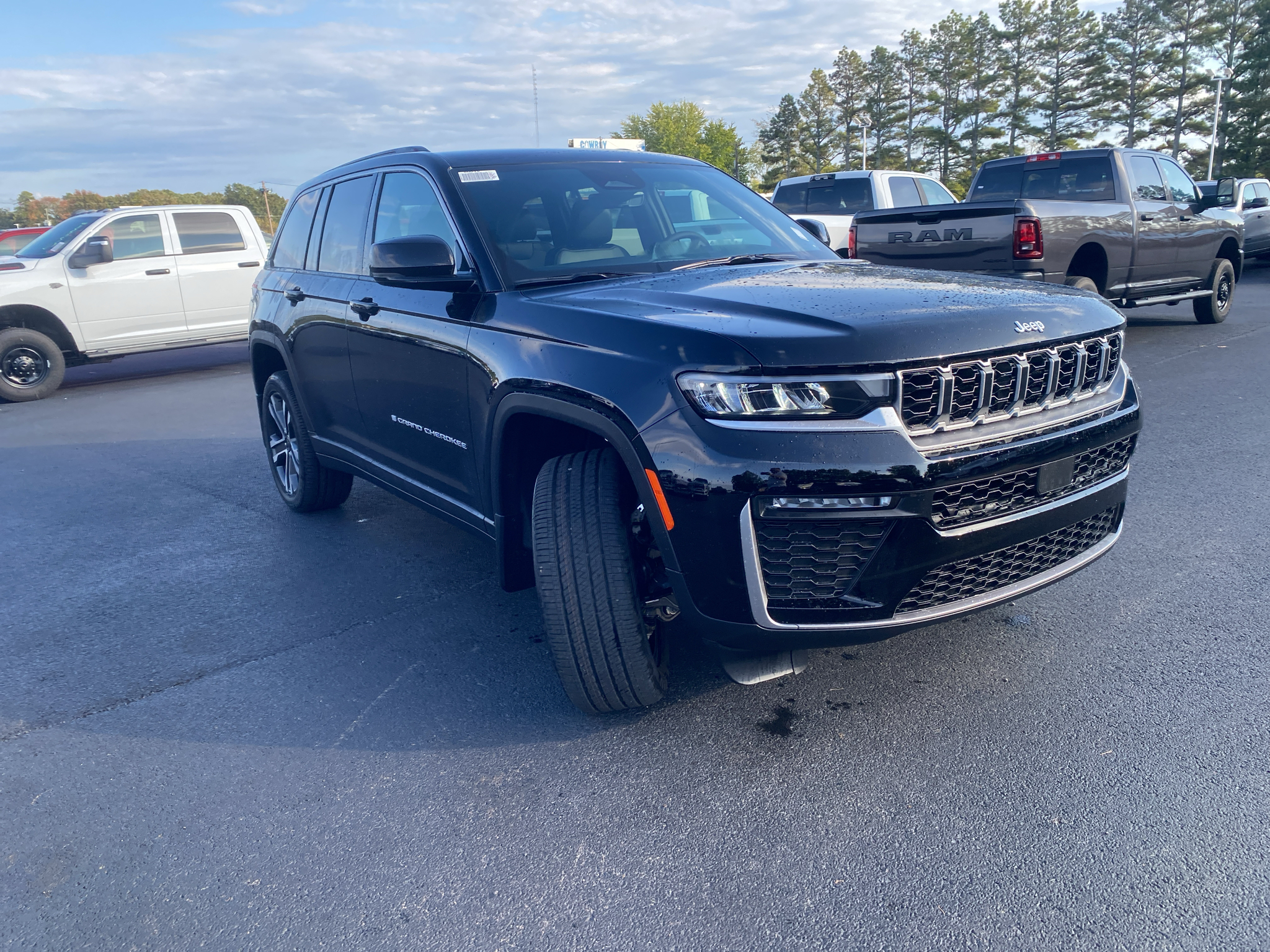 2027 Jeep Grand Cherokee Limited photo 3