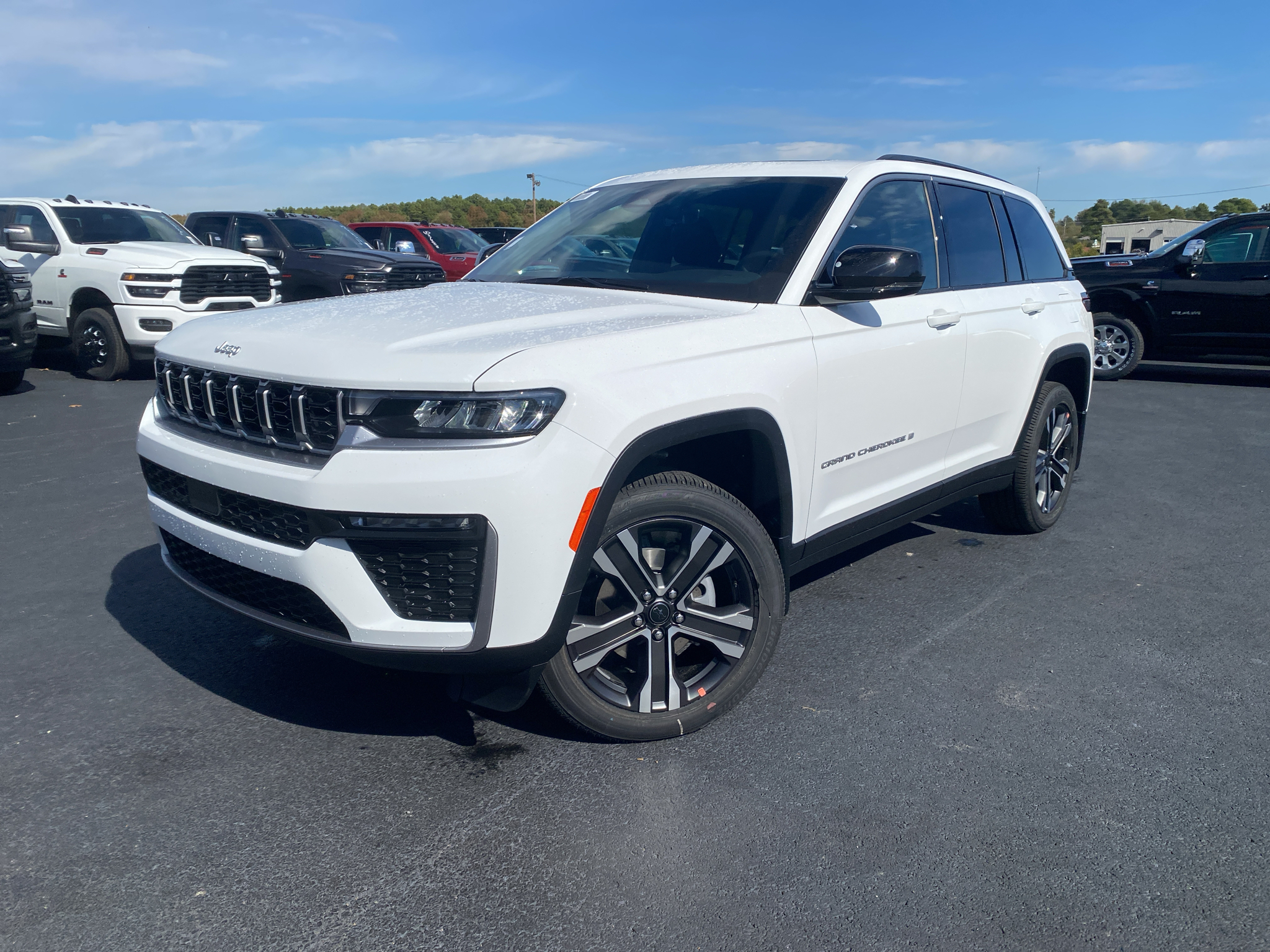 2027 Jeep Grand Cherokee Limited photo 1