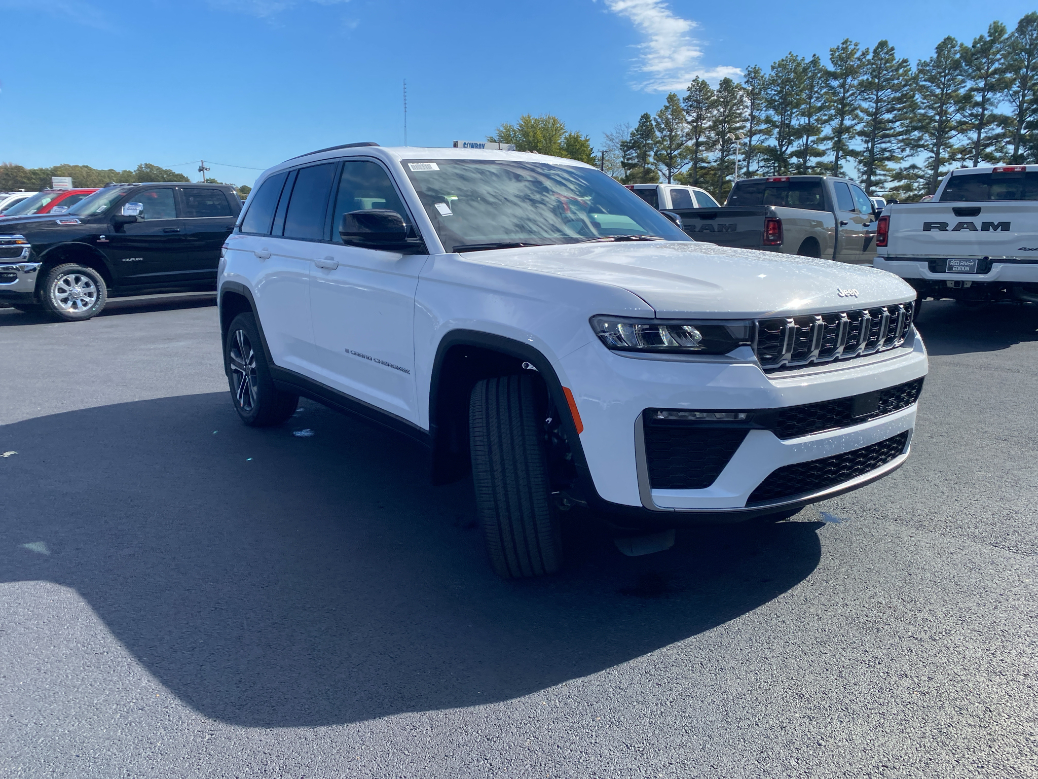 2027 Jeep Grand Cherokee Limited photo 3