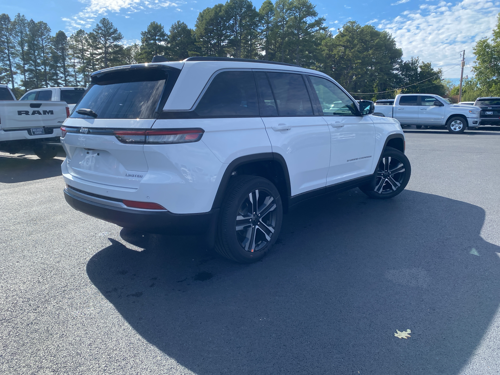2027 Jeep Grand Cherokee Limited photo 5