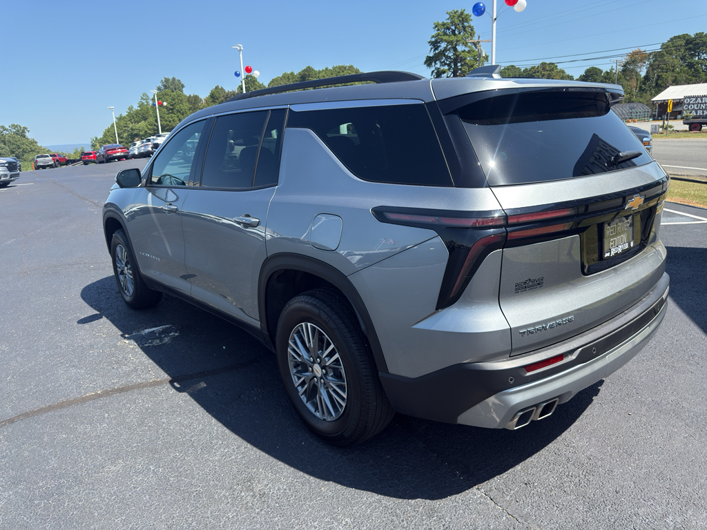 2025 Chevrolet Traverse FWD LT photo 6