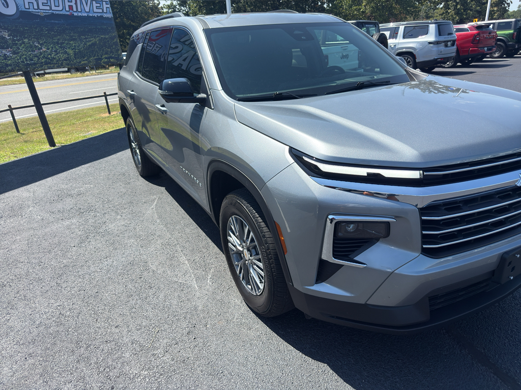 2025 Chevrolet Traverse FWD LT photo 3