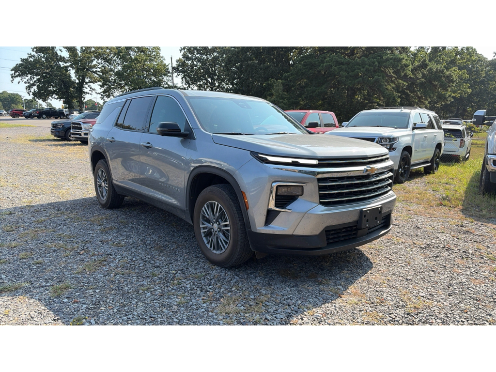 2025 Chevrolet Traverse FWD LT photo 2