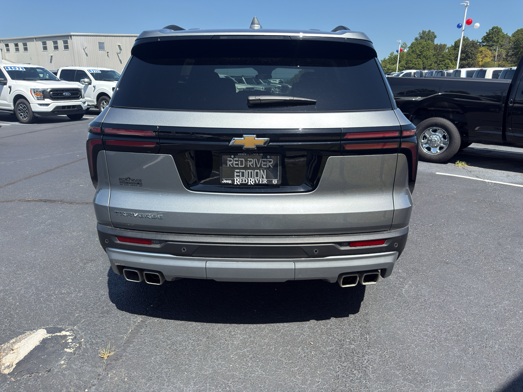 2025 Chevrolet Traverse FWD LT photo 5