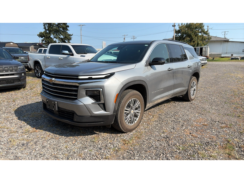 2025 Chevrolet Traverse FWD LT photo 1