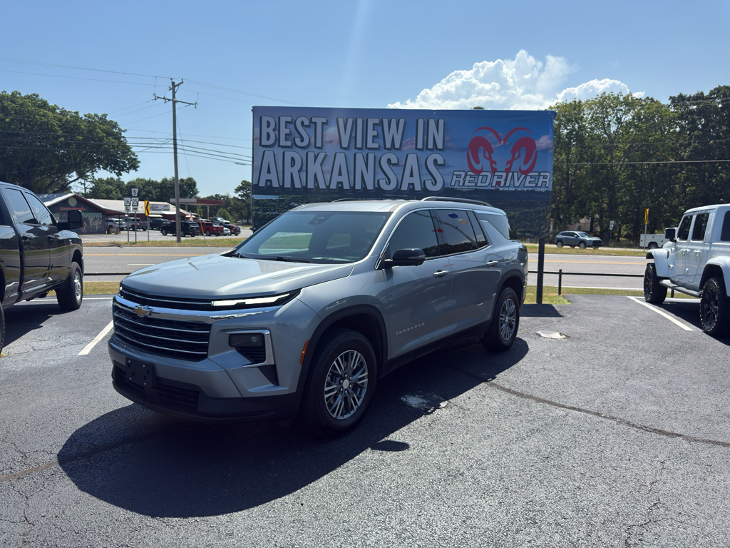 2025 Chevrolet Traverse FWD LT photo 1