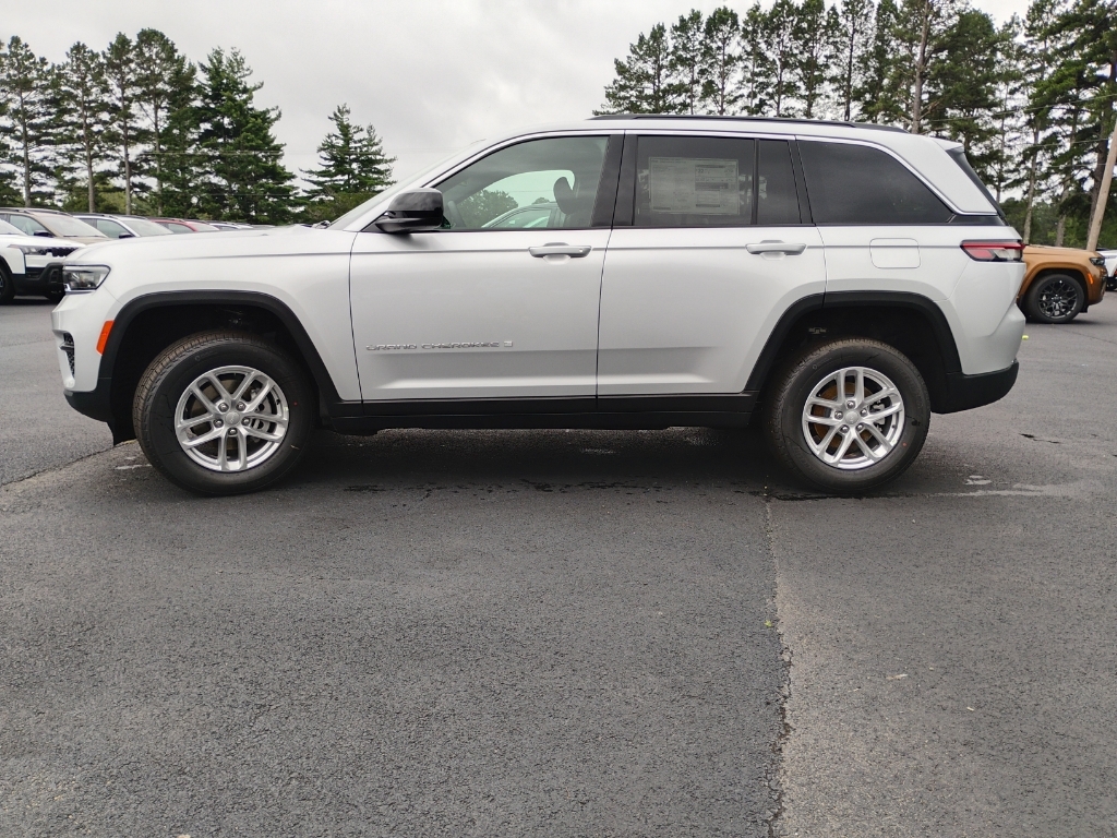 2026 Jeep Grand Cherokee representative vehicle photo