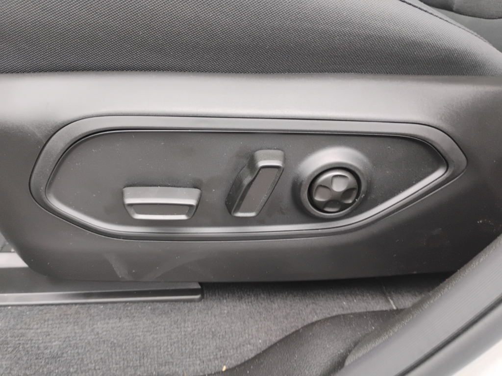 2026 Jeep Grand Cherokee representative vehicle photo
