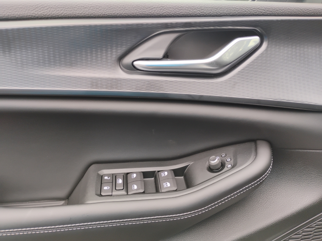 2026 Jeep Grand Cherokee representative vehicle photo