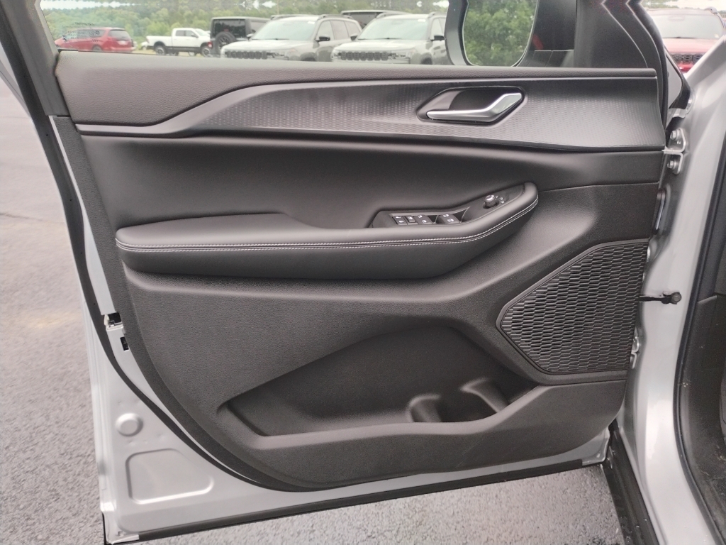 2026 Jeep Grand Cherokee representative vehicle photo