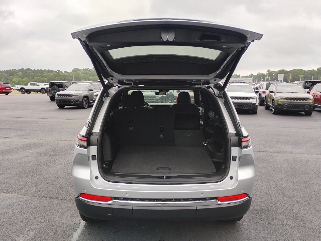 2026 Jeep Grand Cherokee representative vehicle photo