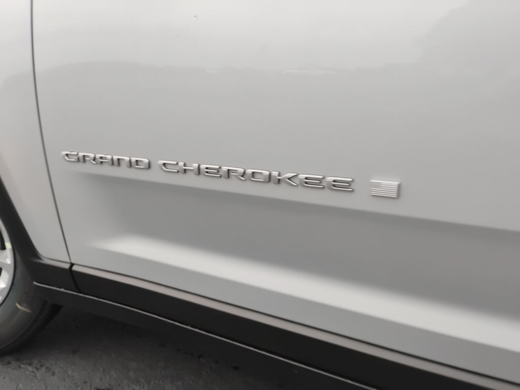 2026 Jeep Grand Cherokee representative vehicle photo