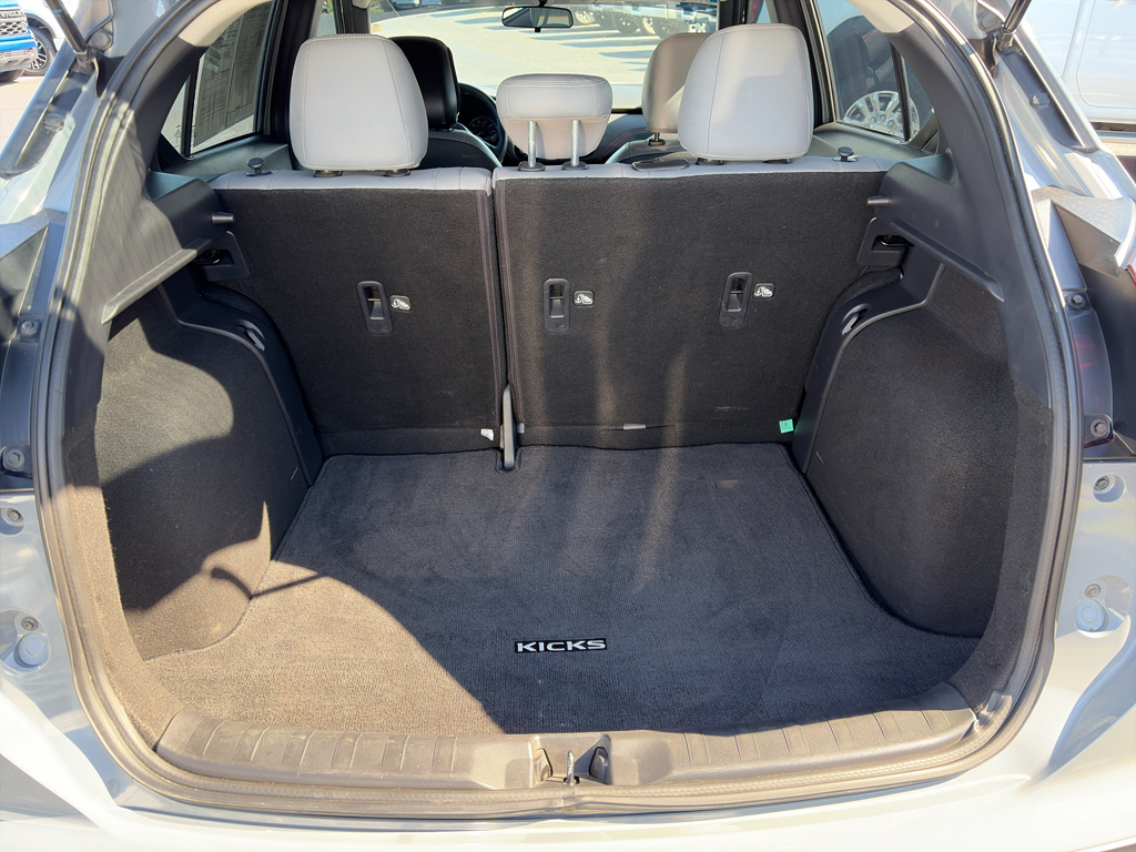 2023 Nissan Kicks SR photo 6