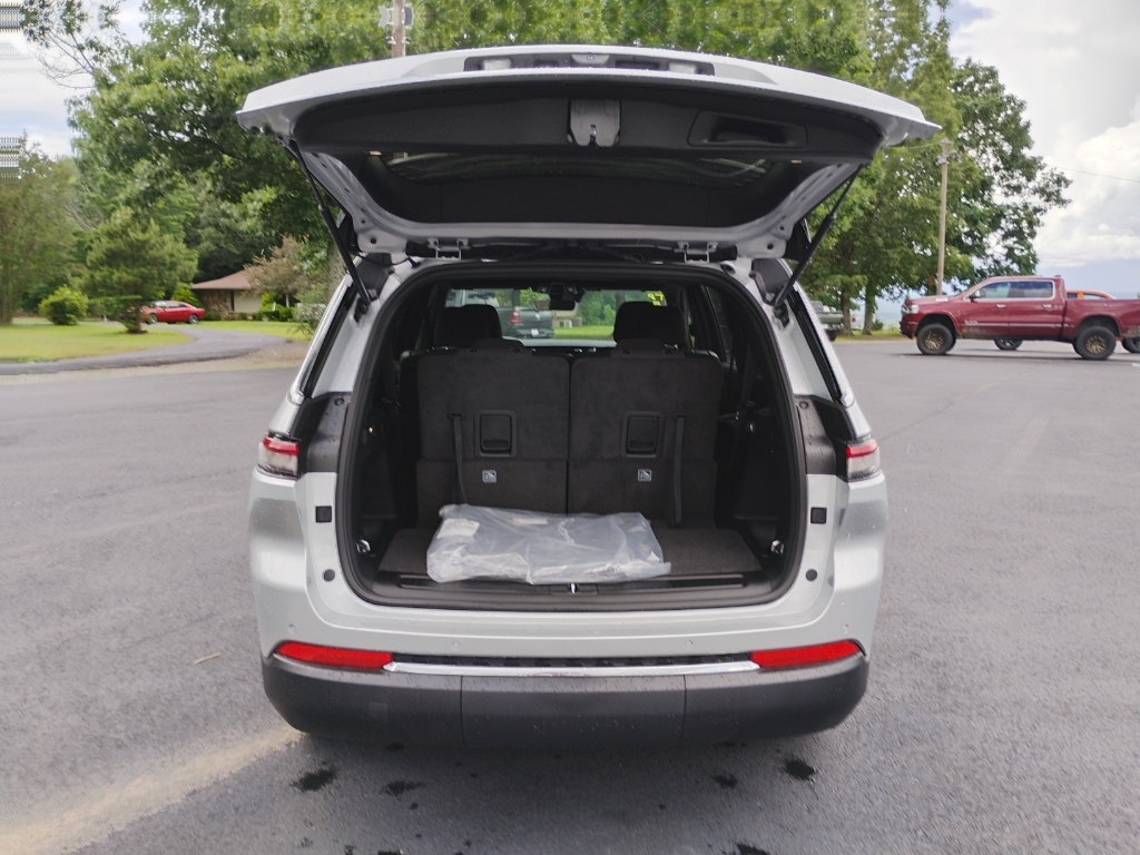 2026 Jeep Grand Cherokee L representative vehicle photo