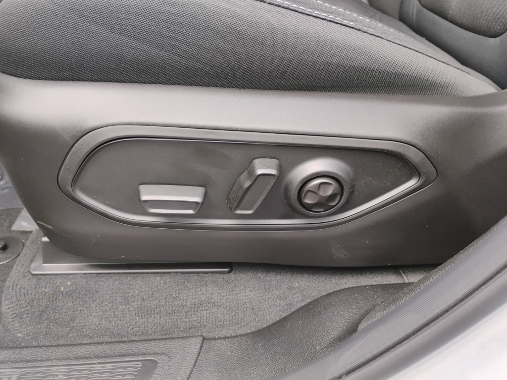 2026 Jeep Grand Cherokee L representative vehicle photo