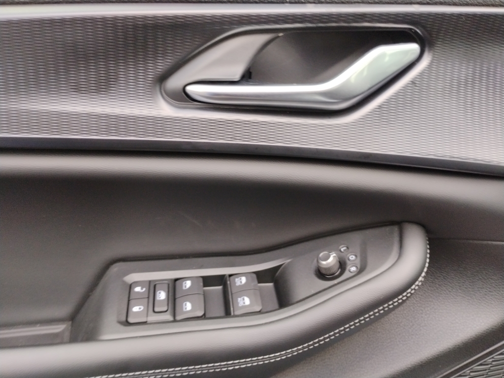 2026 Jeep Grand Cherokee L representative vehicle photo