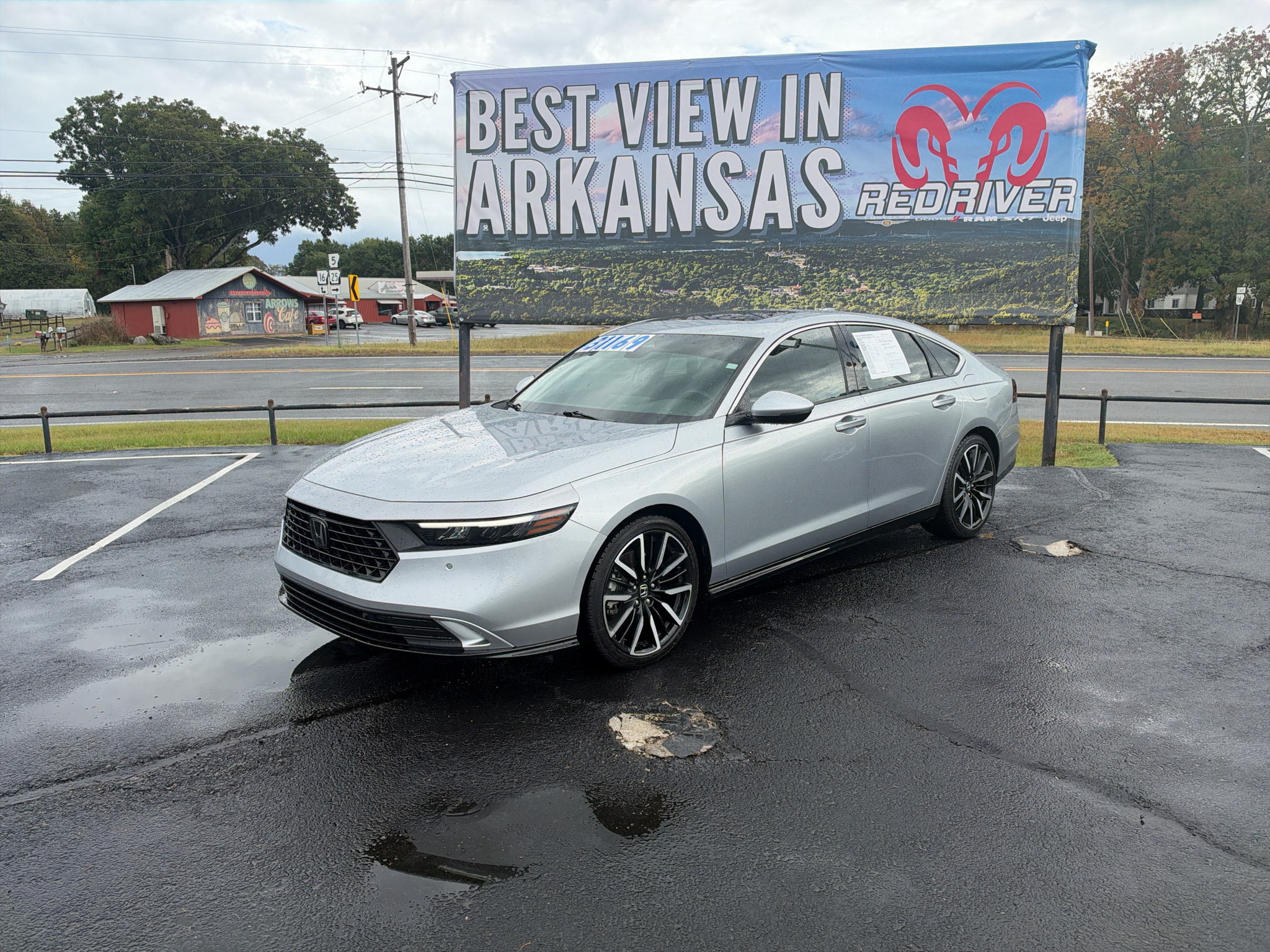 2024 Honda Accord Hybrid Touring photo 1