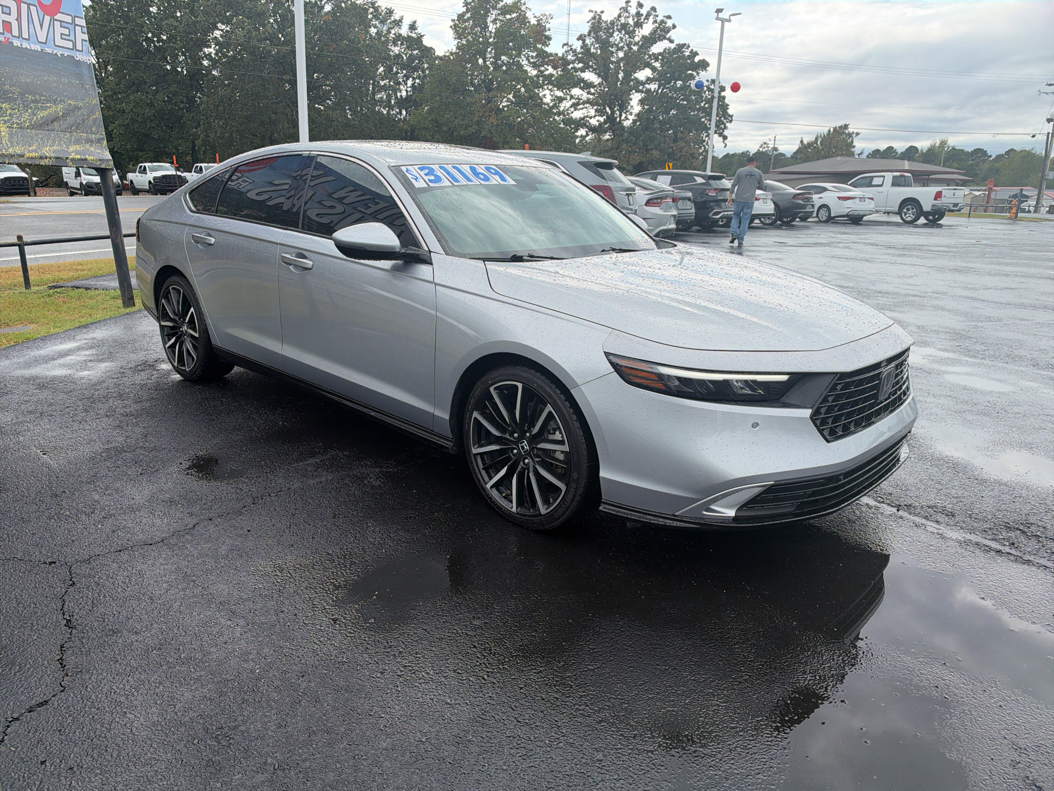 2024 Honda Accord Hybrid Touring photo 3